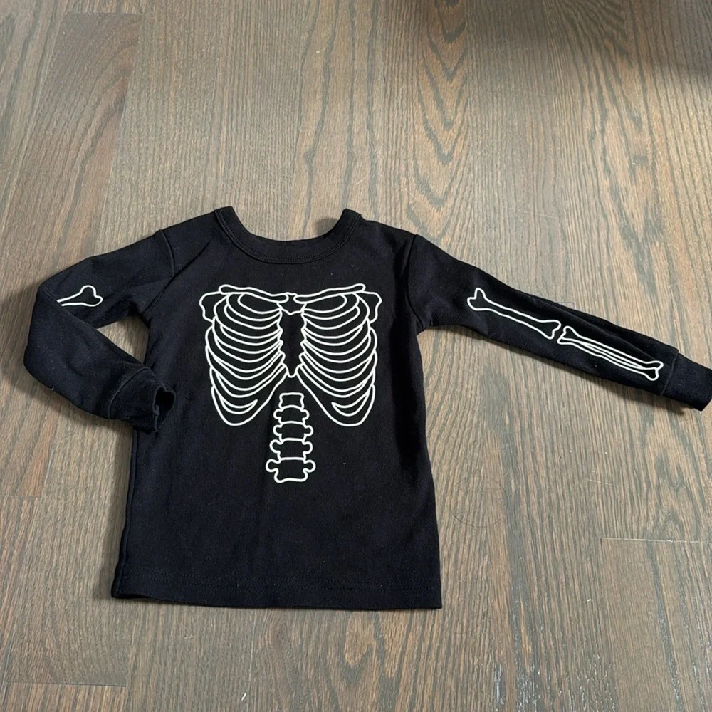 baby Gap Glow-in-the-Dark Halloween Skeleton Pajama Set - Picture 2 of 4
